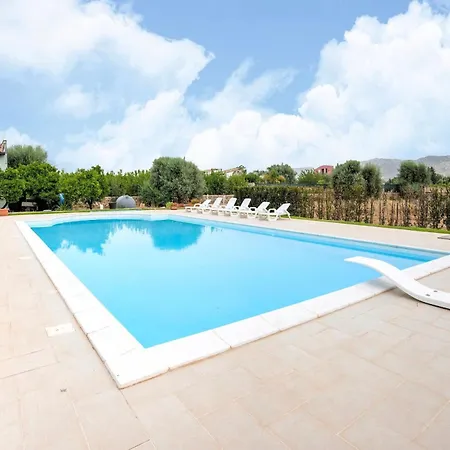 Germano Con Piscina 度假居 Solarino