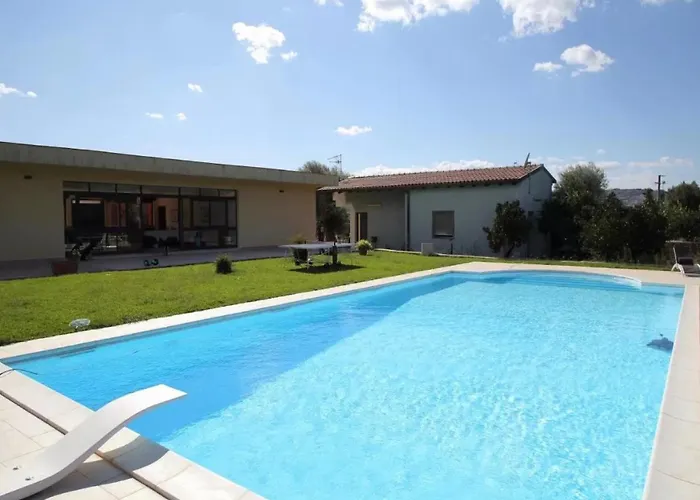 Germano Con Piscina Holiday home Solarino