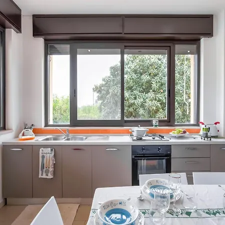 Germano Con Piscina 度假居 Solarino